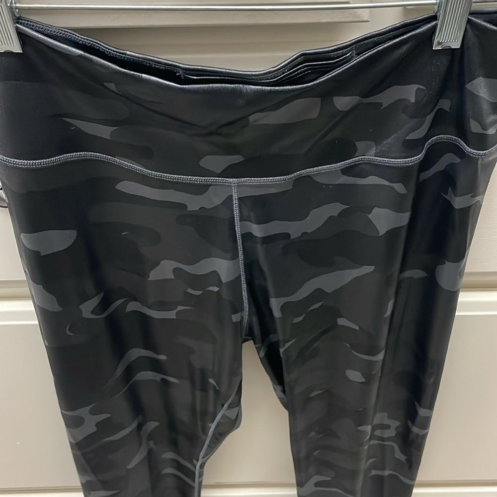 Nike Women's Dri-Fit One Mid Rise Camo Leggings, Size Large - Picture 5 of 12